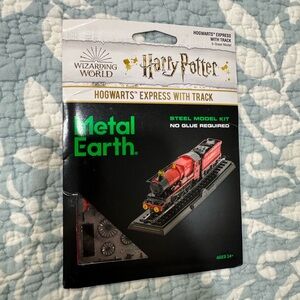 Brand New Metal Earth Harry Potter Hogwarts Express with Track Steel Model Kit
